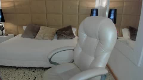 hailey online show from 02-13-25, 06:27