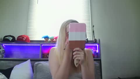 Hailey and d online show from 12-05-24, 08:11