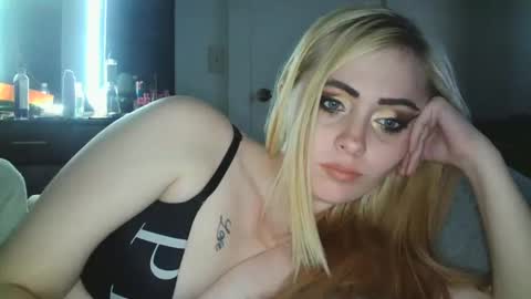 Hailey and d online show from 12-17-24, 10:43