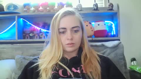 Hailey and d online show from 02-17-25, 09:30