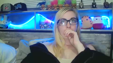 Hailey and d online show from 02-24-25, 01:35