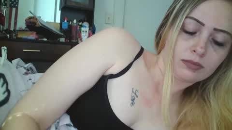 Hailey and d online show from 09-15-25, 05:35