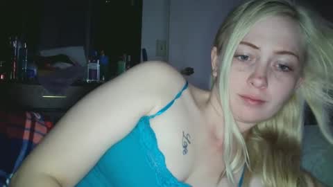 Hailey and d online show from 10-30-25, 08:49