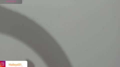 Hailey online show from 04-12-26, 11:32