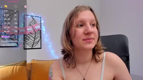 Snapshot of haileyfoxy chatting on 01-05-26, 05:27 Hailey online show from 01-05-26, 05:27