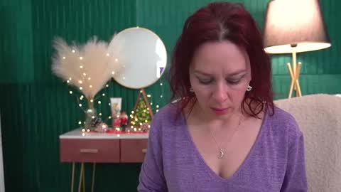 Hailey online show from 12-23-25, 04:10