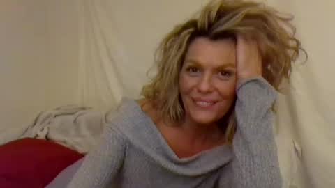 Hailey online show from 01-08-25, 03:08