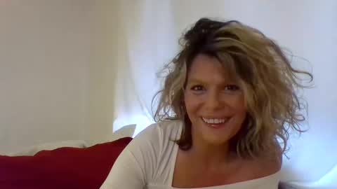 Hailey online show from 03-11-25, 11:37