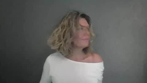 Hailey online show from 04-01-26, 05:21