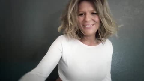 Hailey online show from 06-04-26, 06:47