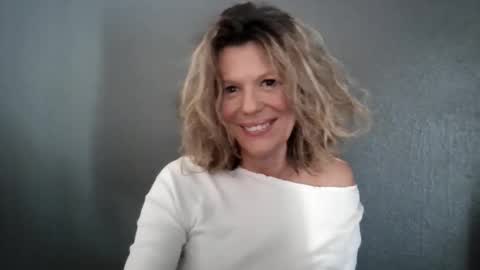 Hailey online show from 06-10-26, 06:29