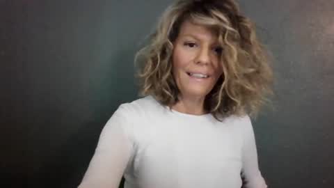 Hailey online show from 06-12-26, 07:13