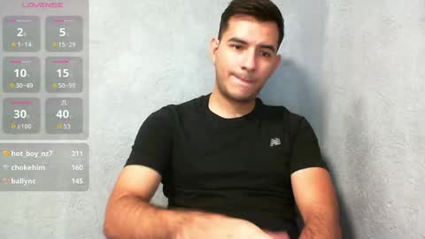 Snapshot of hairyeffect chatting on 06-26-26, 03:05 Damian online show from 06-26-26, 03:05