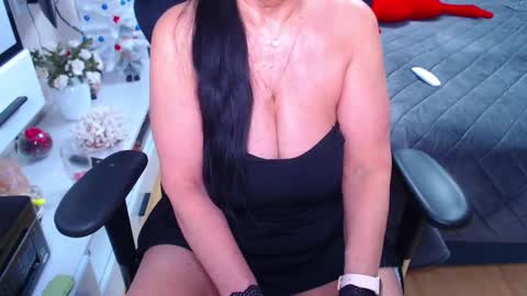 Snapshot of hairypussygranny chatting on 12-29-24, 12:34 Monika online show from 12-29-24, 12:34