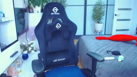 Snapshot of hairypussygranny chatting on 09-09-25, 10:15 Monika online show from 09-09-25, 10:15