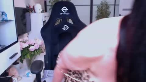 Snapshot of hairypussygranny chatting on 06-12-26, 07:13 Monika online show from 06-12-26, 07:13