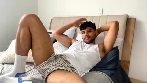 Independent       model  online show from 03-10-25, 07:29