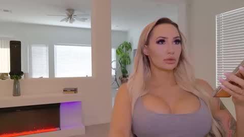 Halia Hill online show from 10-15-25, 05:57