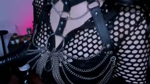 Snapshot of halley_ravenn chatting on 05-19-26, 01:56 halley_ravenn online show from 05-19-26, 01:56