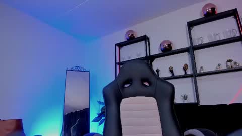 halley_ravenn online show from 06-15-26, 08:33