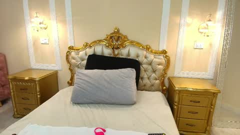 Hallie Stone online show from 03-25-26, 12:00