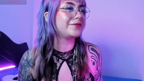 Snapshot of hallucigenia_sparza chatting on 01-29-25, 04:52 Hallu online show from 01-29-25, 04:52
