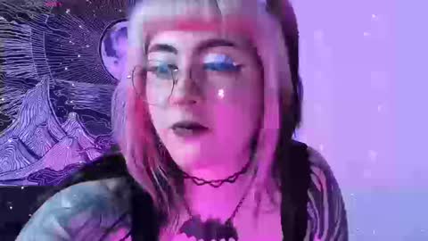 Snapshot of hallucigenia_sparza chatting on 09-09-25, 02:05 Hallu online show from 09-09-25, 02:05