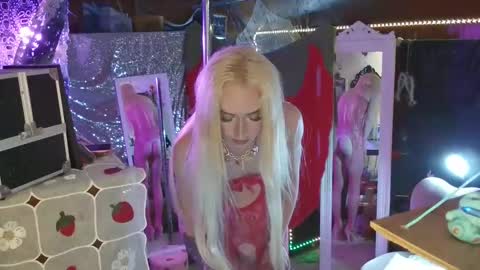 halovalentine online show from 02-10-25, 01:35