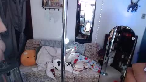 halovalentine online show from 02-26-26, 05:45