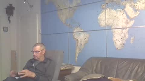 Prefer men 80 online show from 03-09-25, 08:42