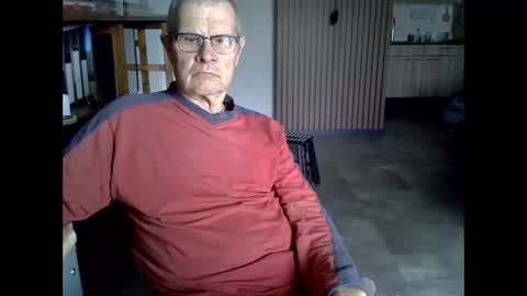 Prefer men 80 online show from 04-11-26, 02:10