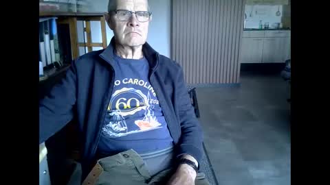 Prefer men 80 online show from 04-12-26, 07:57