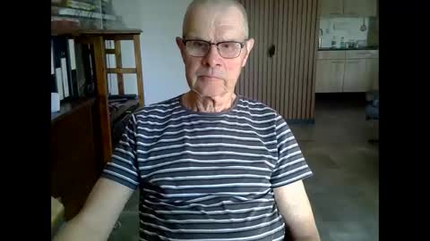 Prefer men 80 online show from 04-25-26, 03:53