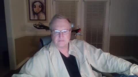 Snapshot of han63 chatting on 10-31-25, 11:00 Han online show from 10-31-25, 11:00