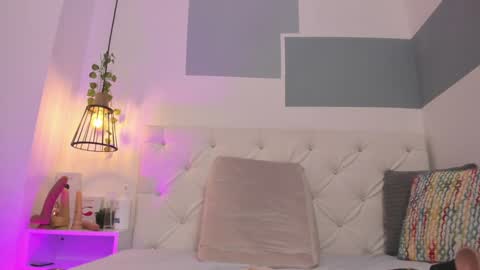 hanah_gray online show from 01-17-25, 05:19