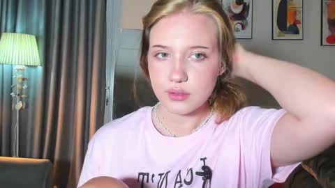 Snapshot of hanahwoods chatting on 02-22-25, 10:20 hanahwoods online show from 02-22-25, 10:20