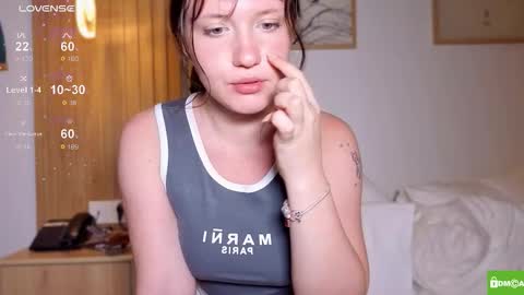 Snapshot of hanahwoods chatting on 12-18-25, 01:50 hanahwoods online show from 12-18-25, 01:50