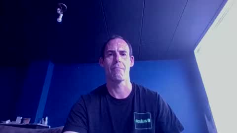 Snapshot of handsomeguy4ever chatting on 10-19-25, 02:40 handsomeguy4ever online show from 10-19-25, 02:40