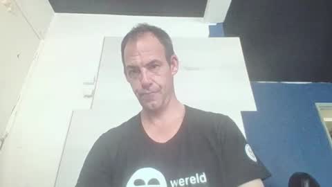 Snapshot of handsomeguy4ever chatting on 10-20-25, 01:55 handsomeguy4ever online show from 10-20-25, 01:55