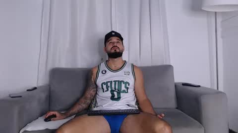 Snapshot of handsomen69 chatting on 02-11-26, 03:00 Handsomen online show from 02-11-26, 03:00