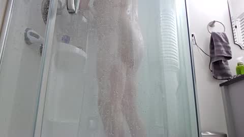 Snapshot of handy7dl chatting on 04-08-26, 02:00 HandyMan7 online show from 04-08-26, 02:00