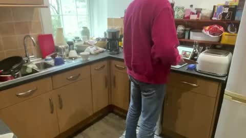 Snapshot of handz2 chatting on 02-15-25, 09:49 handz2 online show from 02-15-25, 09:49