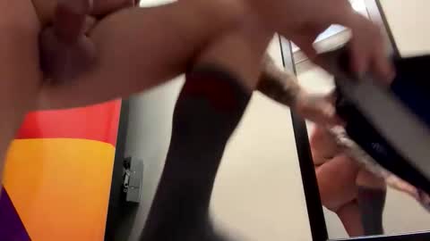 Snapshot of hangit0ut chatting on 12-16-25, 05:18 hangit0ut online show from 12-16-25, 05:18