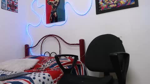 Hank online show from 09-27-25, 01:10