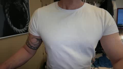 Snapshot of hankmoody6 chatting on 02-14-25, 10:38 hanky online show from 02-14-25, 10:38