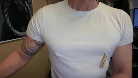 Snapshot of hankmoody6 chatting on 02-14-25, 01:51 hanky online show from 02-14-25, 01:51