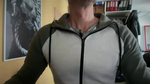 Snapshot of hankmoody6 chatting on 03-10-25, 11:21 hanky online show from 03-10-25, 11:21