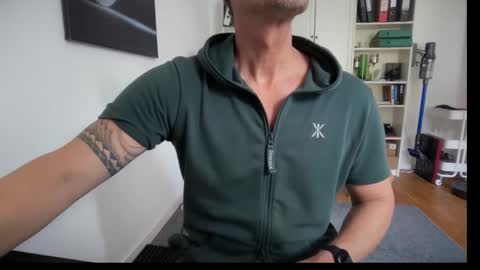 Snapshot of hankmoody6 chatting on 10-13-25, 09:42 hanky online show from 10-13-25, 09:42