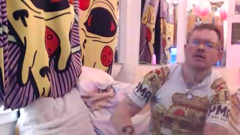 Snapshot of hankrams chatting on 12-20-25, 03:57 hank rams online show from 12-20-25, 03:57