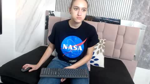 Snapshot of hanna__palmer1 chatting on 11-30-25, 12:09 Hanna Palmer online show from 11-30-25, 12:09